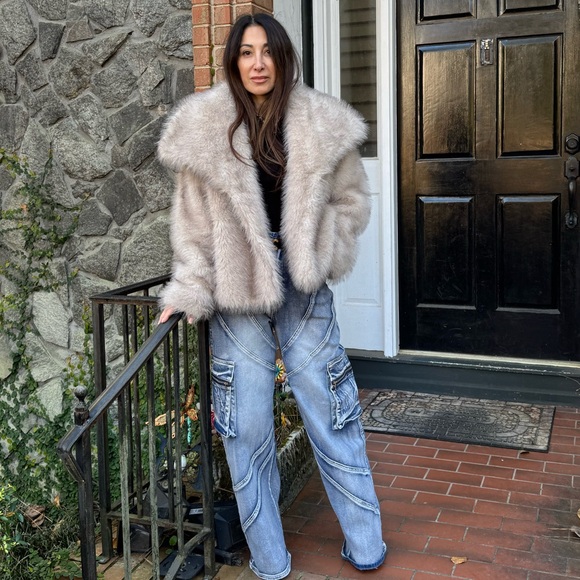 ShopEvelynne Jackets & Blazers - ✨LAST ONE✨Fabulous Faux Fur Coat